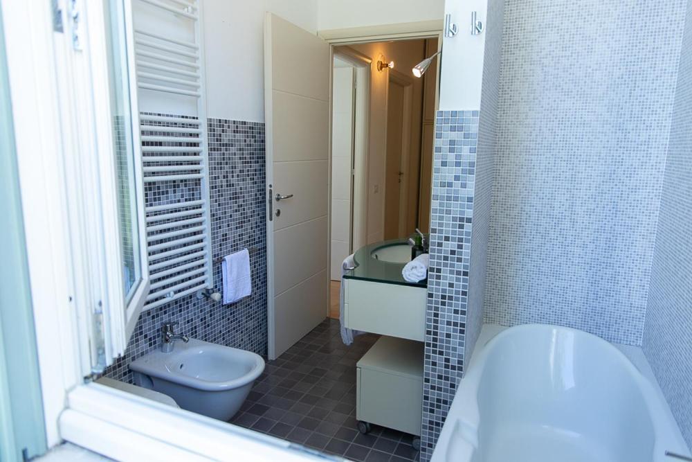 Zara D'Amare A Pesaro 10 Metri Dalla Spiaggia By Yohome Exterior foto